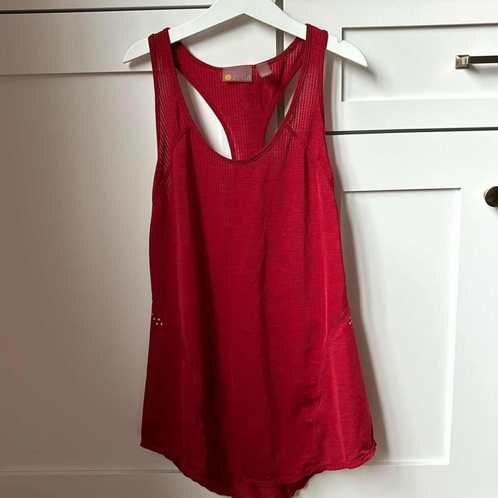 Zella Activewear Scoop neck, racerback flowing mesh tank - Red Size S